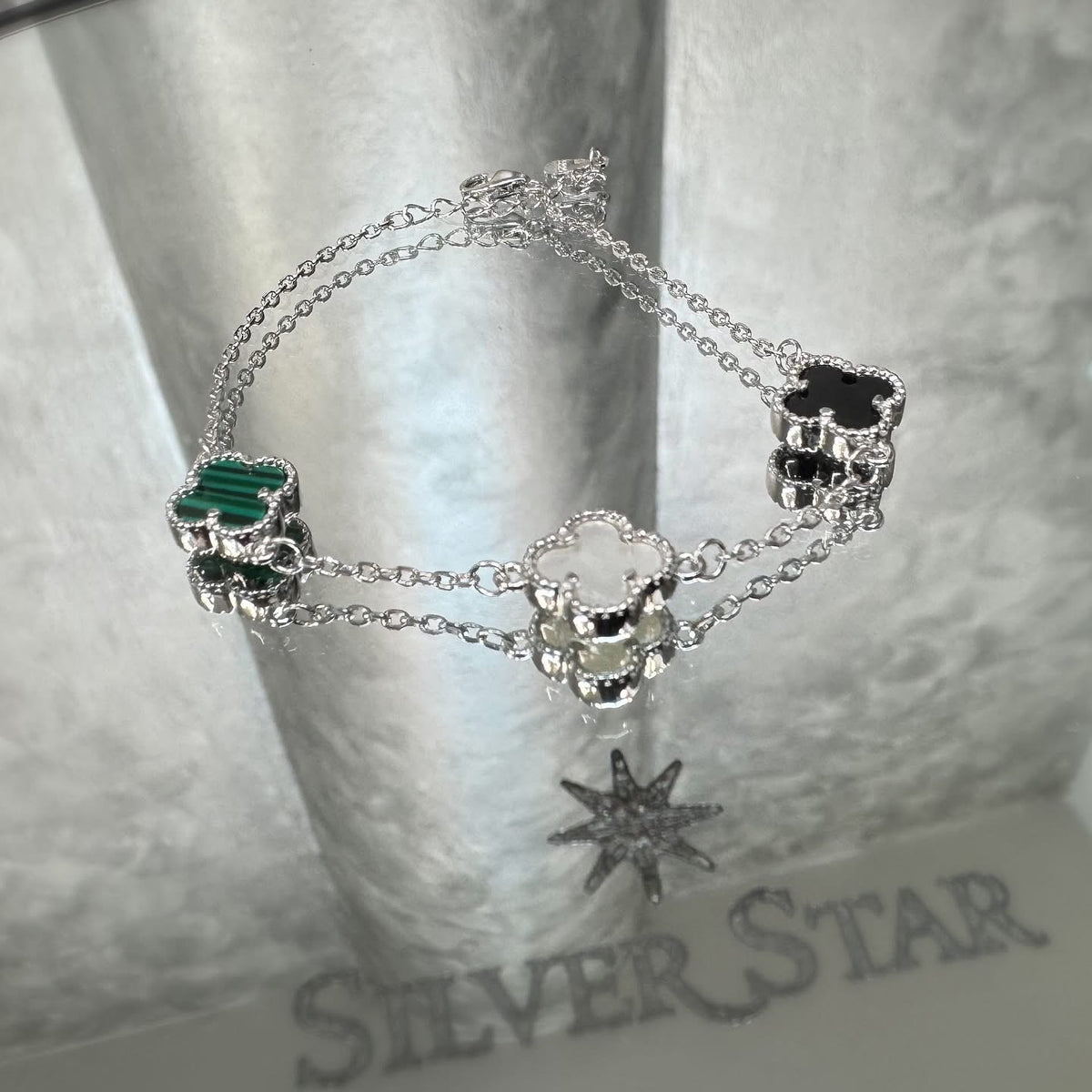 Srebrna narukvica CLOVER sa tri djeteline u nizu - Silver Star