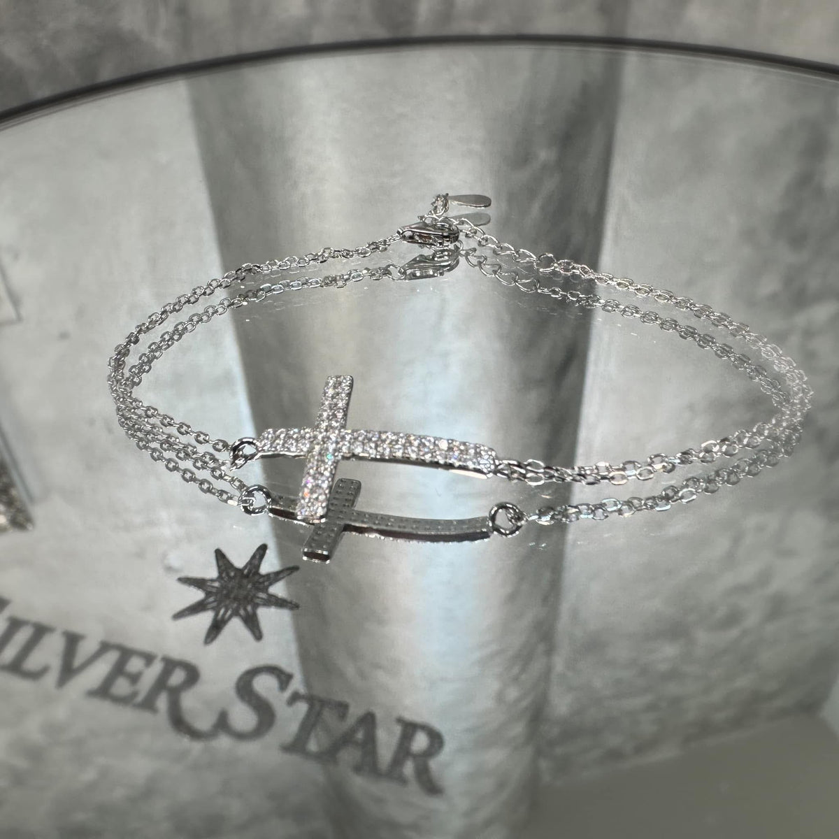 Srebrna narukvica u obliku križa sa cirkonima - Silver Star